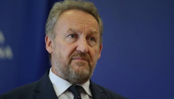 Izetbegović čestitao Božić kardinalu Puljiću i katolicima u BiH