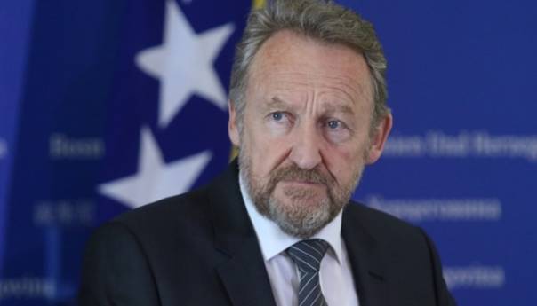 Izetbegović: Dodik odbio da se sretnemo, Vučić neka samo kaže termin