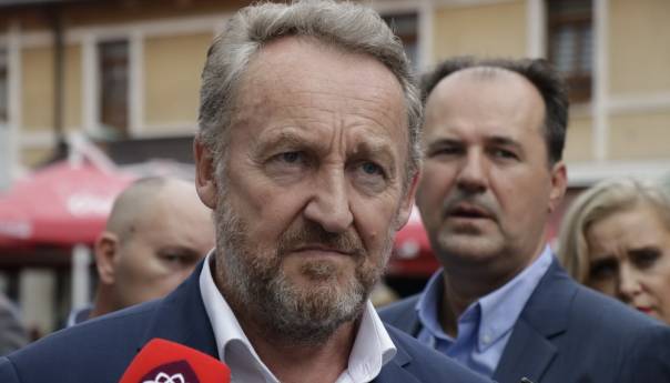Izetbegović: Dodik se upustio u nešto što ne može da nadjača