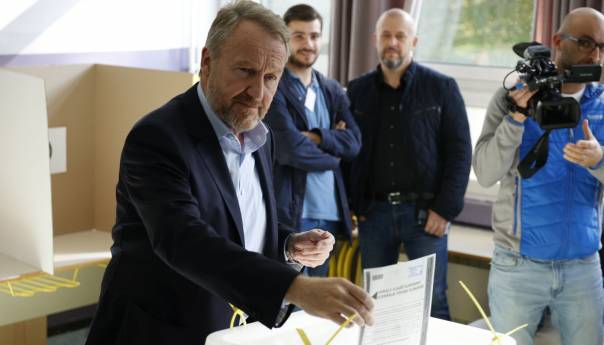 Izetbegović glasao u Sarajevu i najavio pobjedu