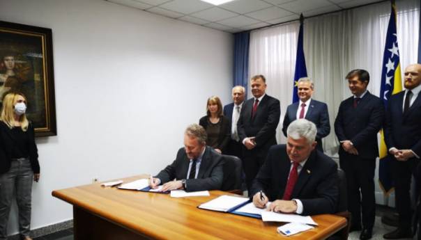 Izetbegović i Čović potpisali Sporazum o izborima u Mostaru