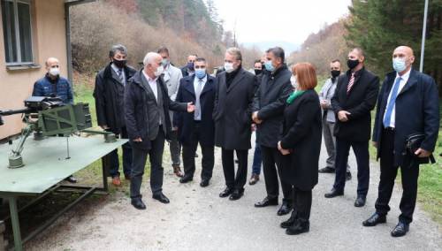 Izetbegović i Novalić u Bugojnu: Napredak namjenske industrije garant mira