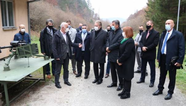 Izetbegović i Novalić u Bugojnu: Napredak namjenske industrije garant mira