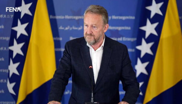 Izetbegović i Varhelyi jedan na jedan o kandidatskom statusu za BiH