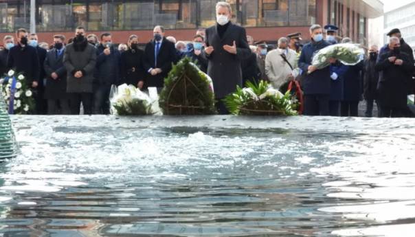 Izetbegović i Zvizdić polaganjem cvijeća obilježili Dan državnosti BiH