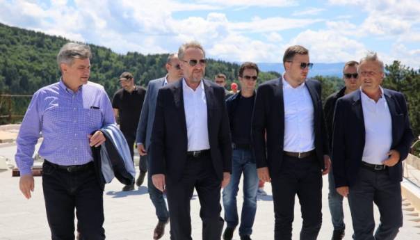 Izetbegović i Zvizdić u pratnji Skake obišli gradilište novog objekta Vidikovac