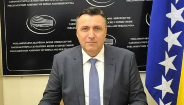 Izetbegović ide u Brisel da popravi štetu koju je Bećirović napravio