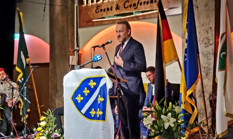 Izetbegović: Masovni izlazak dijaspore na izbore je generacijski zadatak