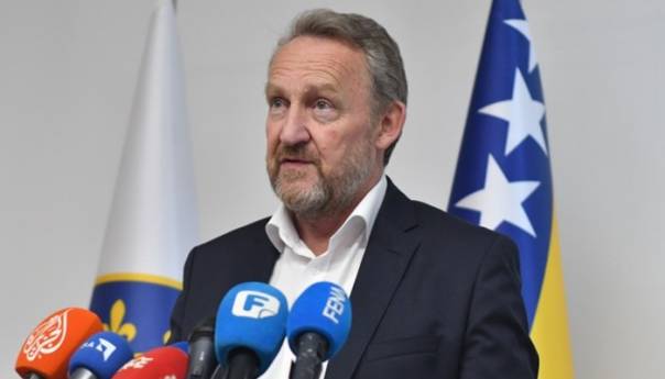 Izetbegović: Mislim da će Schmidt koristiti bonske ovlasti