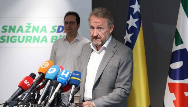 Izetbegović: Mislim da Schmidt neće donijeti odluku bez saglasnosti parlamenta