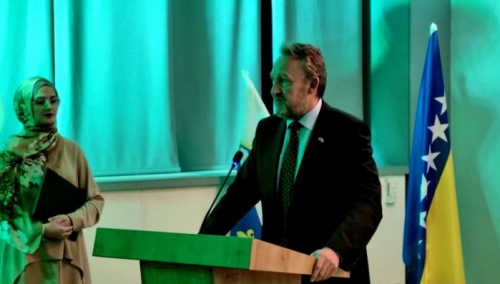 Izetbegović mladima: Nemojte da budete pasivni, vi ćete braniti BiH