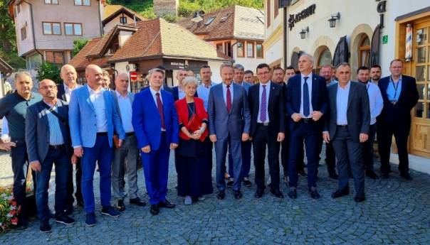 Izetbegović: Nacionalisti uzrokuju krize i blokade zbog napretka BiH