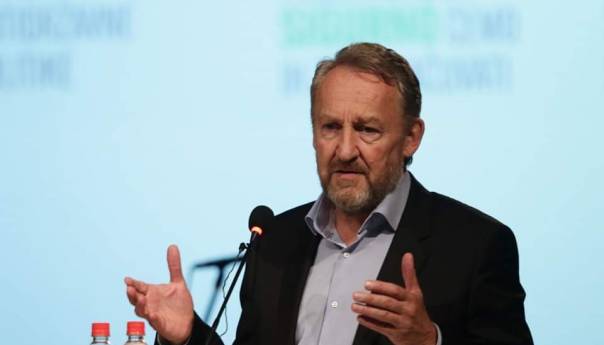 Izetbegović: Naši su i bosanski kraljevi, partizani i zlatni ljiljani