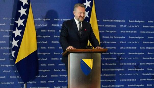 Izetbegović: Ne treba dolijevati ulje na vatru već pustiti da se stvari smire