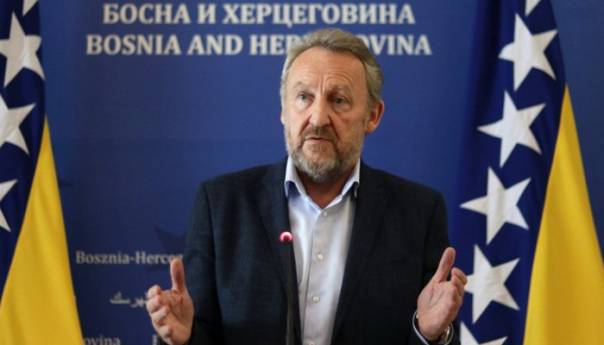 Izetbegović nije penzionisan, nije primio, niti će primiti otpremninu