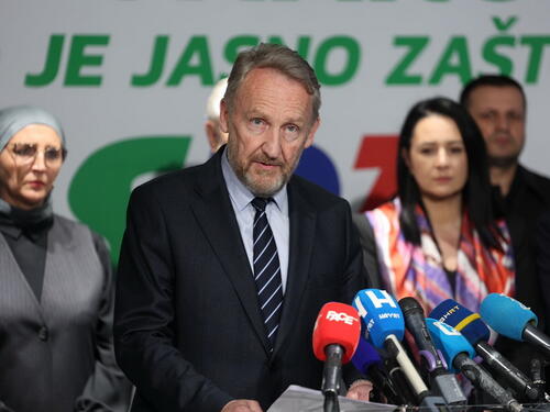 Izetbegović: Niko ne treba pregovarati s Dodikom