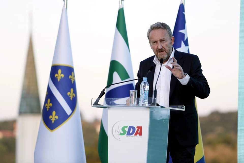 Izetbegović: Novalić, uprkos pritiscima, uspješno predvodi Vladu