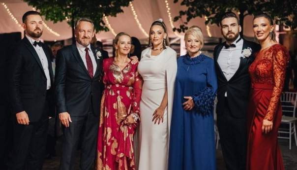 Izetbegović o vjenčanju kćerke: Zahvalio se na čestitkama