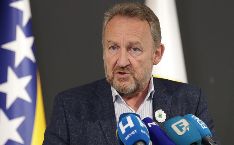 Izetbegović: Odluka dobra za srpski narod, Dodik je remetilački faktor