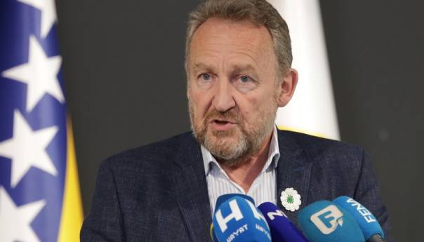 Izetbegović: Odluka dobra za srpski narod, Dodik je remetilački faktor