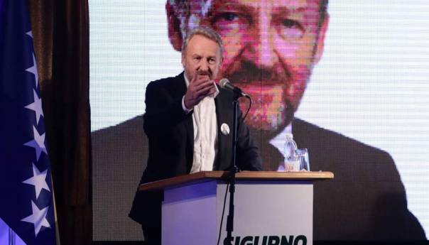 Izetbegović: Oponentima ruka saradnje, ali ćemo ih prije toga pobijediti