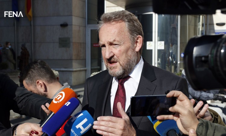 Izetbegović: Pokušavaju svesti razgovore na format SDA - HDZ, to neće ići