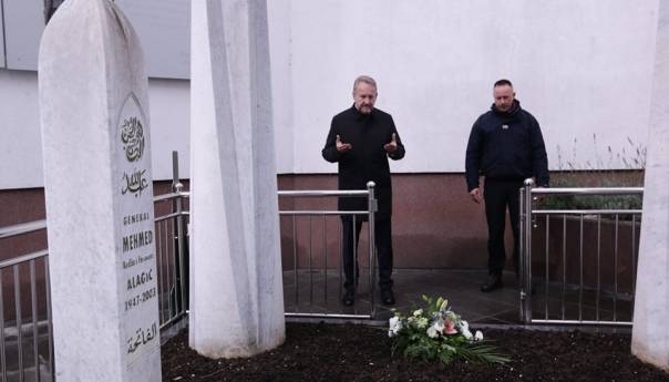 Izetbegović posjetio mezar generala Mehmeda Alagića