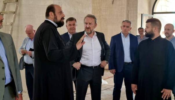 Izetbegović posjetio Sabornu crkvu u Mostaru