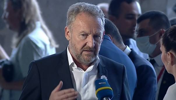 Izetbegović pozvao Inzka da nametne zakon o zabrani negiranja genocida