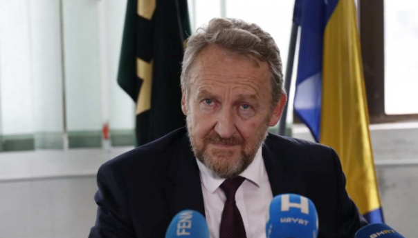 Izetbegović pred Brisel: Vrijeme da se sve vrati na 'fabričke' postavke