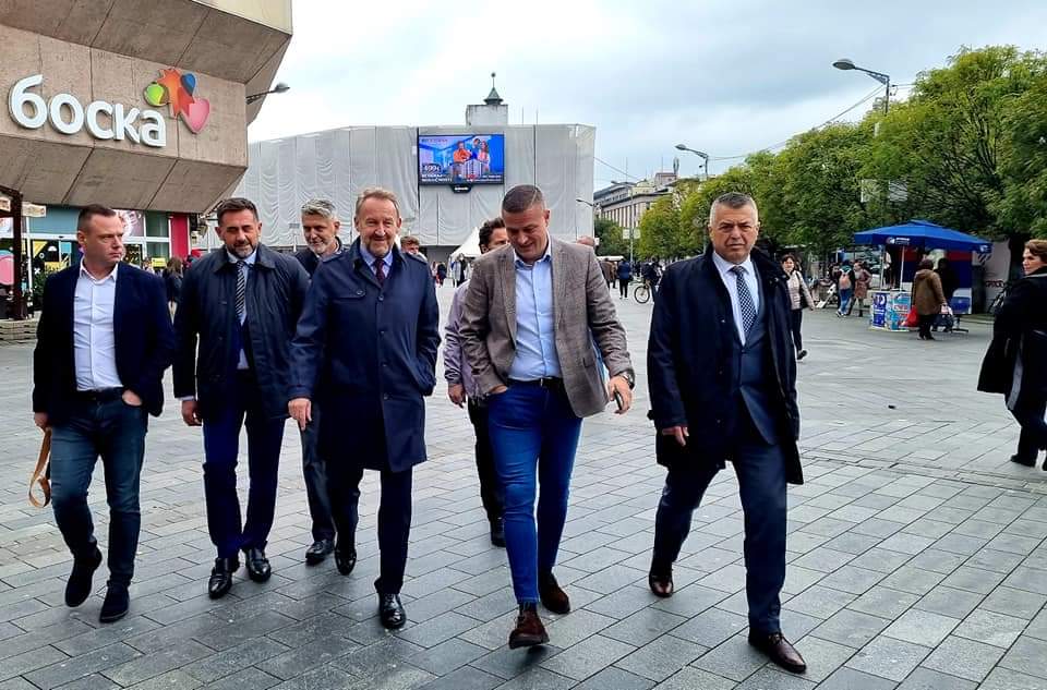 Izetbegović prošetao Banja Lukom, sreo se s Mijatovićem