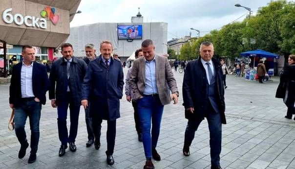 Izetbegović prošetao Banja Lukom, sreo se s Mijatovićem