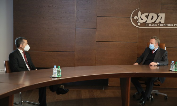 Izetbegović s ambasadorom Kine o nabavci vakcina
