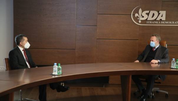 Izetbegović s ambasadorom Kine o nabavci vakcina