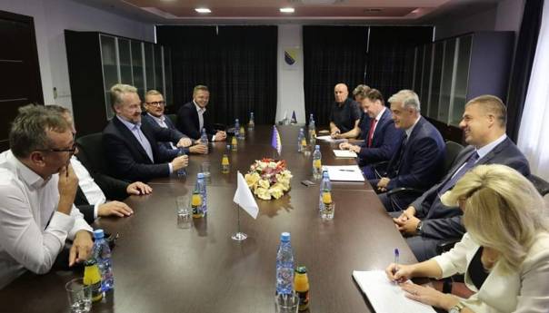 Izetbegović s Fazlićem: Aerodrom u Bihaću je državni projekat