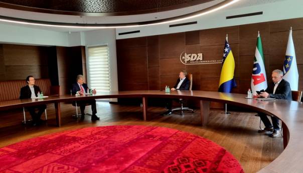 Izetbegović s pomoćnikom generalnog sekretara UN-a Jenčom
