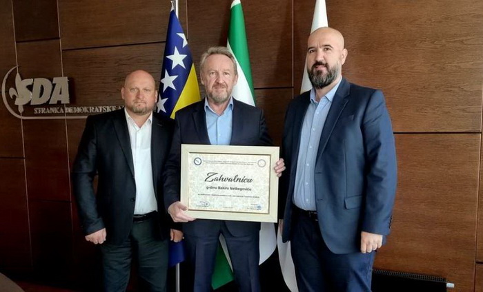 Izetbegović s predstavnicima RVI i porodica šehida i poginulih boraca