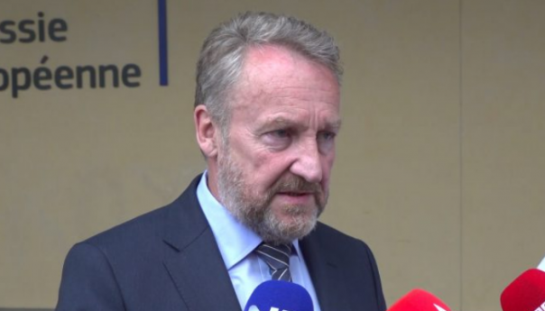 Izetbegović s Varhelyijem: Odbio sam razgovor o Izbornom zakonu