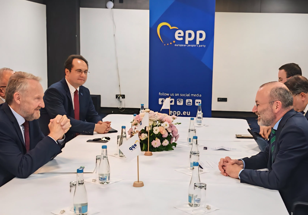 Izetbegović sa Manfredom Weberom o evropskom putu 