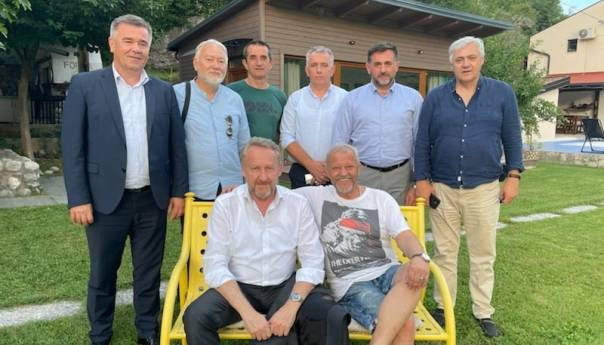 Izetbegović sa starim prijateljima: Mostar je uvijek bio mjesto spajanja
