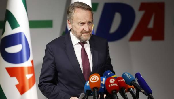 Izetbegović: SDA neće ništa blokirati, neka "Osmorka" kaže šta su obećali SNSD-u i HDZ-u