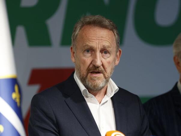 Izetbegović: SDA protiv smjene Heleza, smjenu zaslužuje cijelo VM