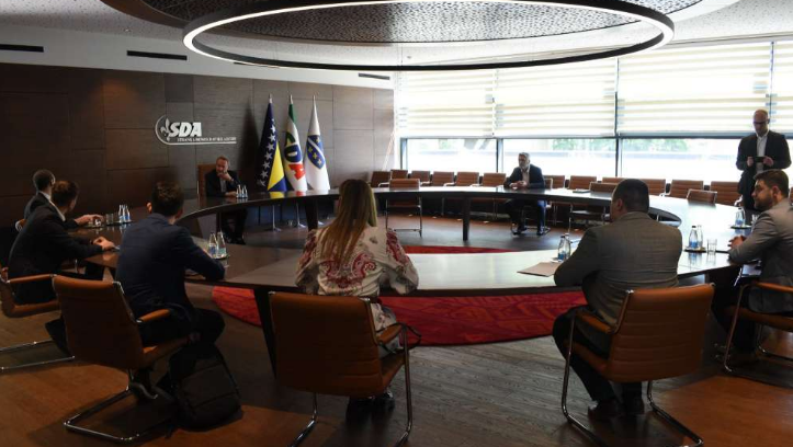 Izetbegović se sastao sa mladim političarima iz devet parlamentarnih stranaka