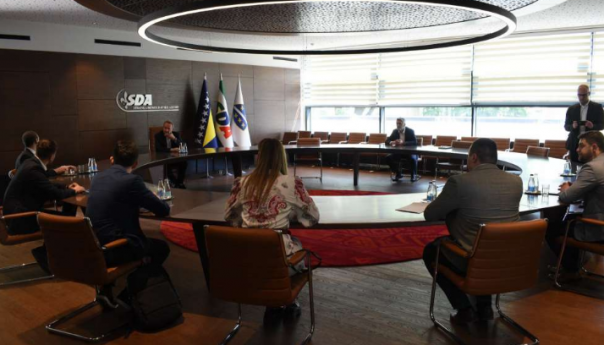 Izetbegović se sastao sa mladim političarima iz devet parlamentarnih stranaka