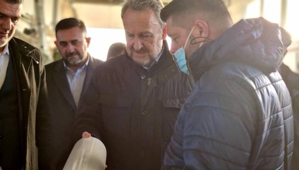 Izetbegović u Janji razgovarao sa povratnikom koji se iz Švedske vratio u BiH