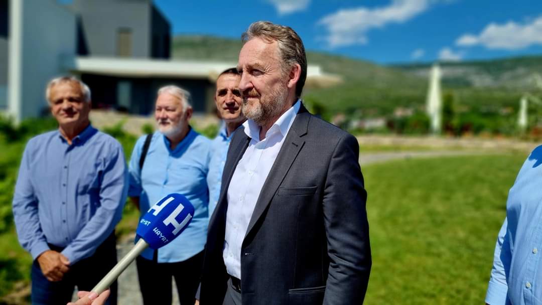 Izetbegović u Mostaru na sastanku sa ratnim komandantima