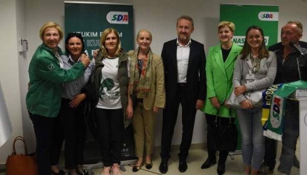 Izetbegović: U Sarajevu već četiri godine pokazuju koliko ne znaju