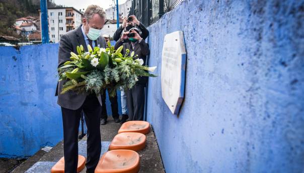 Izetbegović u Srebrenici: Sačuvati istinu o genocidu
