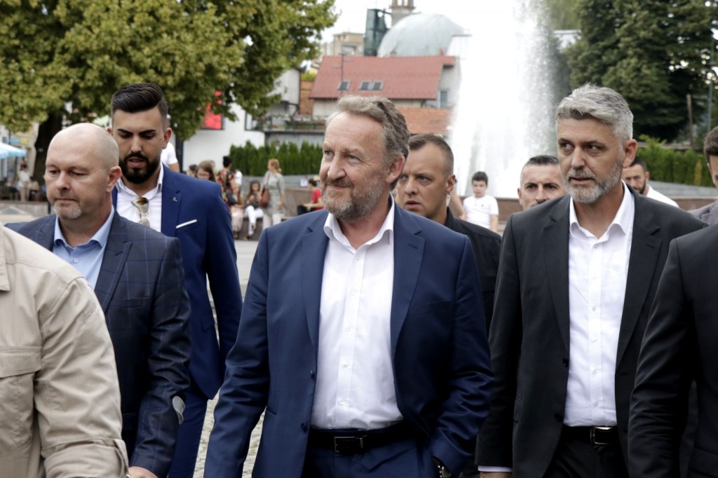 Izetbegović u TK: Treba pomoći lokalne projekte