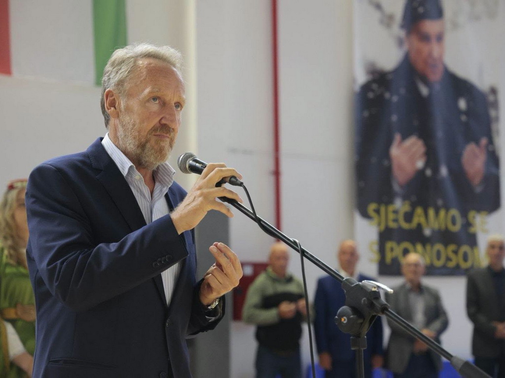 Izetbegović u Travniku: Ukoliko se patrioti ne ujedine, u pitanje će biti dovedena i sama država